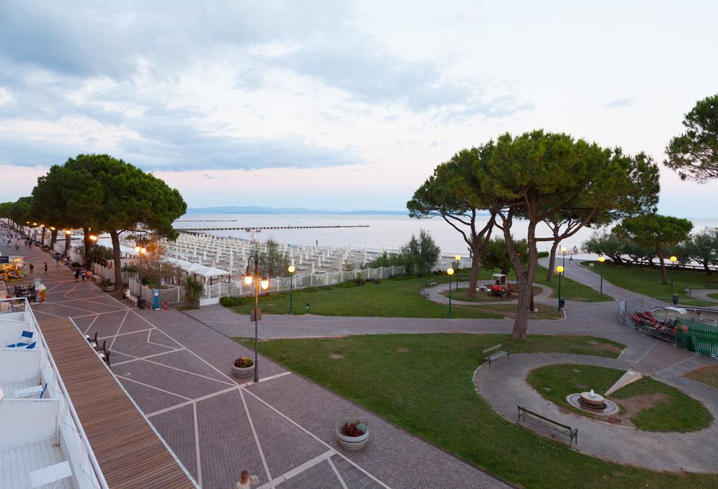 Albergo Alla Spiaggia Градо Екстер'єр фото
